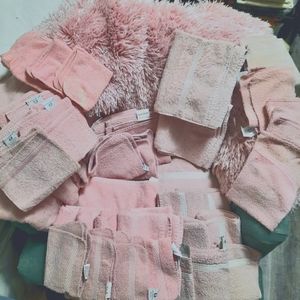 Bathroom Towels and Rugs